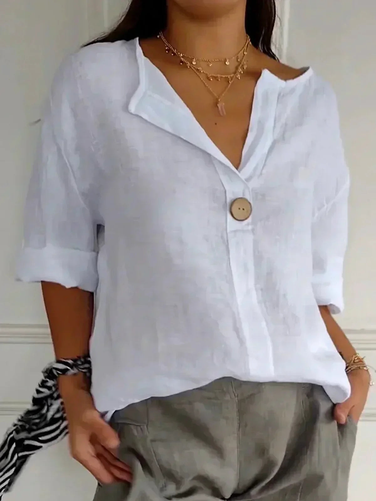 CM | Blusa casual cuello pico Compra 1 y llévate 1 GRATIS