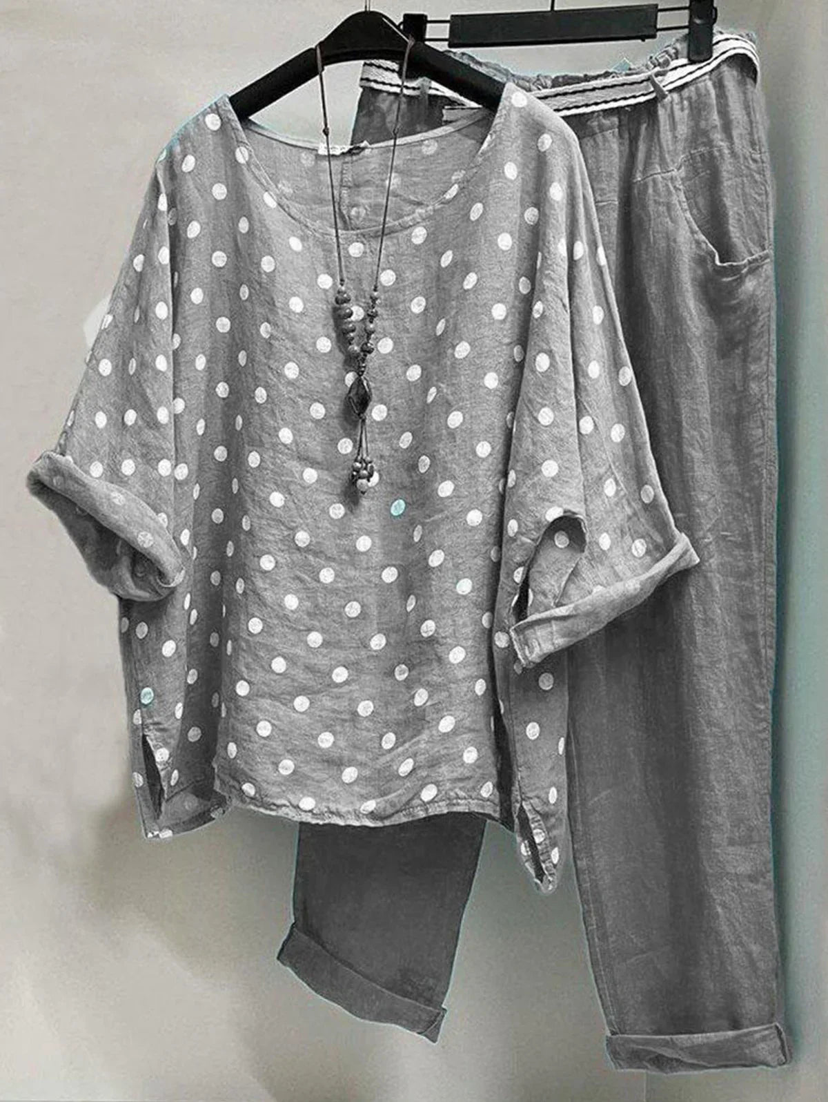 CM | Blusa casual con escote redondo de lunares y pantalón con bolsillos en pack de 2