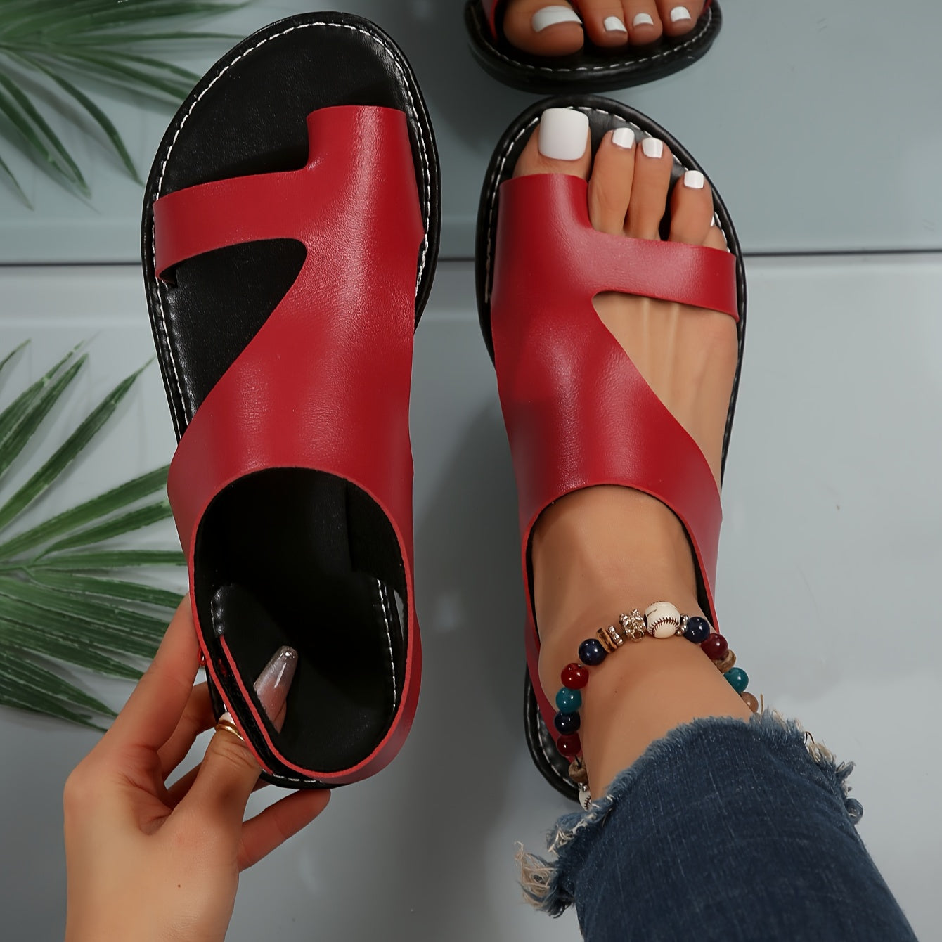CM | Sandalias con puntera abierta y recortes