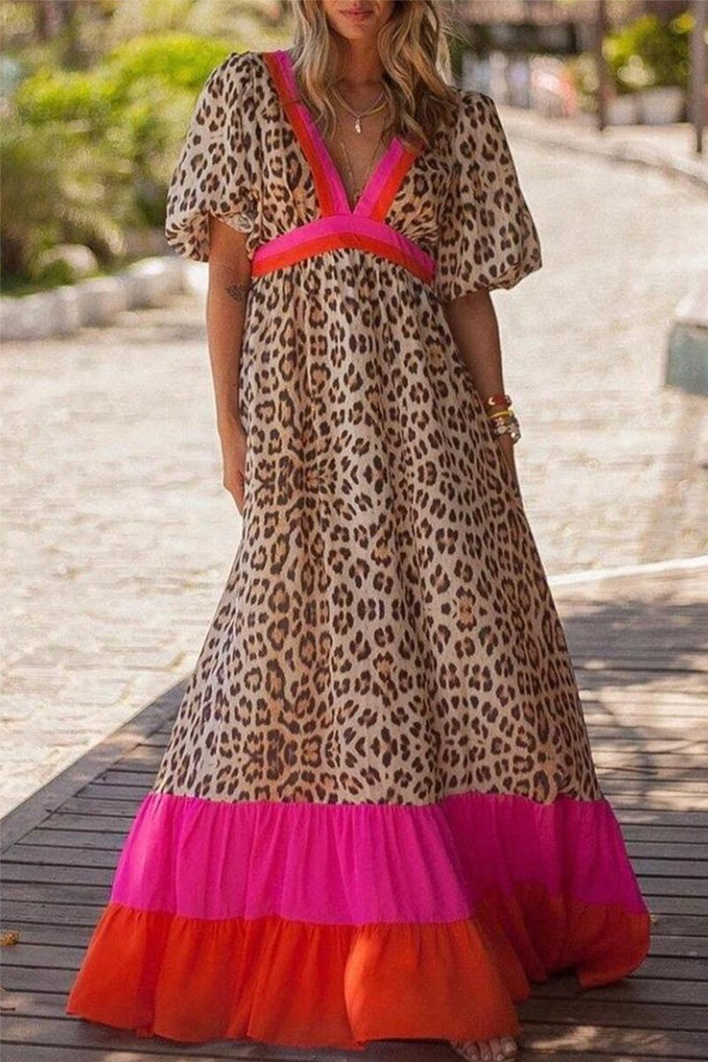CM | maxi vestido rosa claro con cuello en V y estampado de leopardo en bloques de color