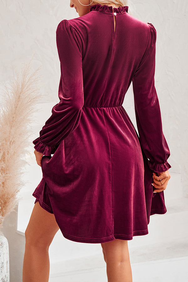 CM | Minivestido de terciopelo de manga larga y cuello alto