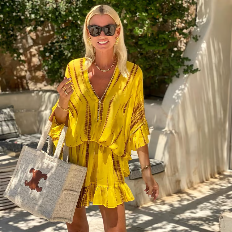 CM | Minivestido chic con escote alto en V