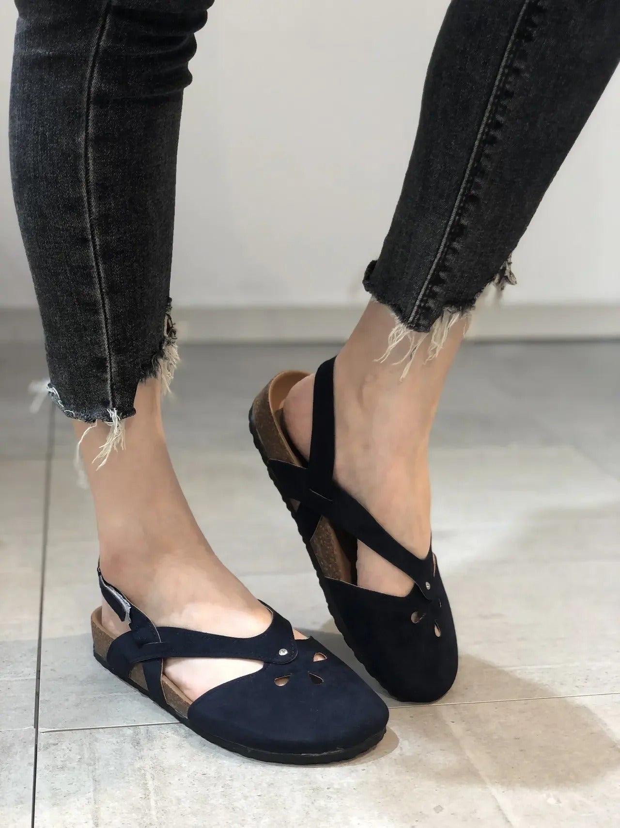 CM | Sandalias con tiras en la espalda