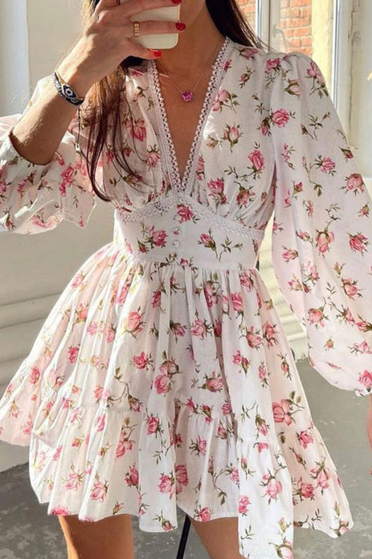 CM | Vestido corto de encaje con escote en V