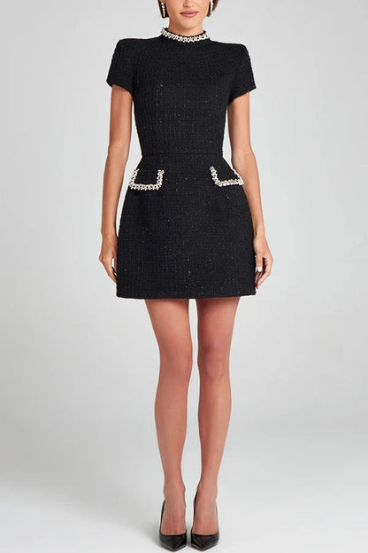 CM | Exquisito y juguetón minivestido de manga corta con bolsillos en tejido de tweed con cuentas