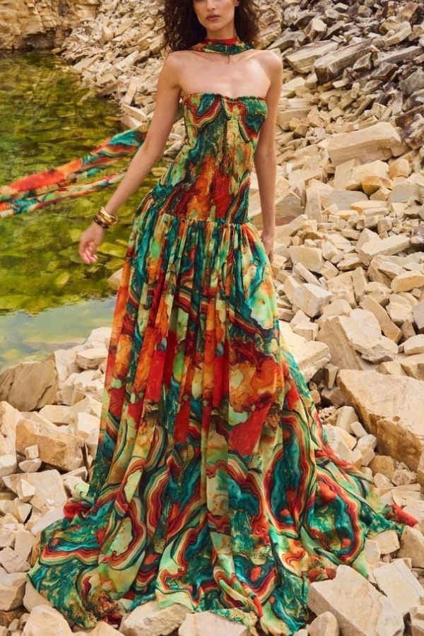 CM | Vacay Vibes Vestido maxi con hombros al descubierto y estampado de lava de colores con pañuelo fruncido