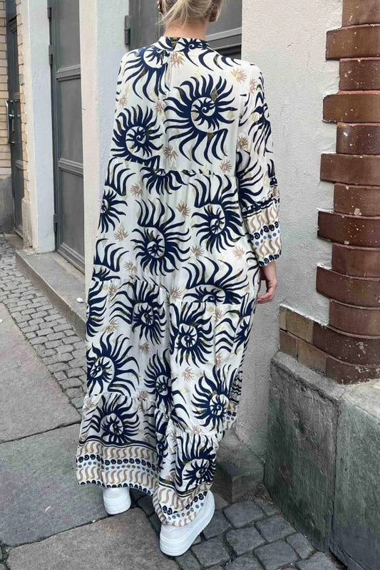 CM | Vestido maxi casual con mangas trompeta y estampado étnico