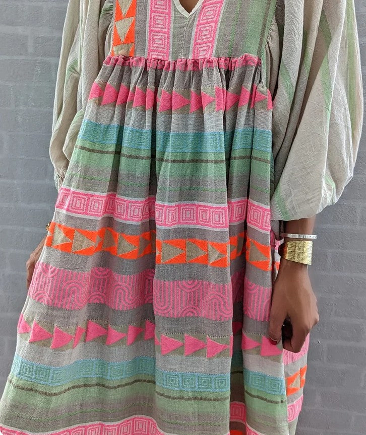 CM | Maxi vestido de manga larga con escote en V