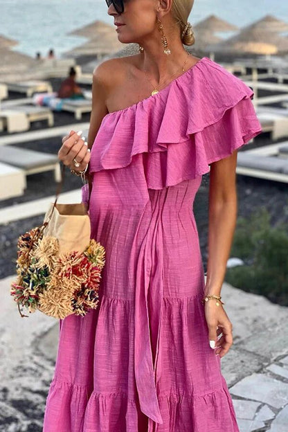 CM | maxi vestido con un hombro y cinturón de volantes en mezcla de algodón