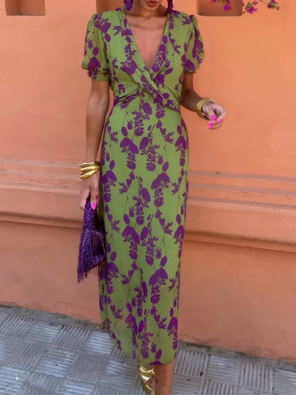 CM | Vestido midi estampado de manga corta y escote pronunciado