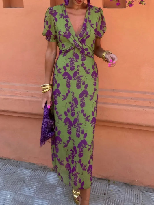 CM | Vestido midi estampado de manga corta y escote pronunciado