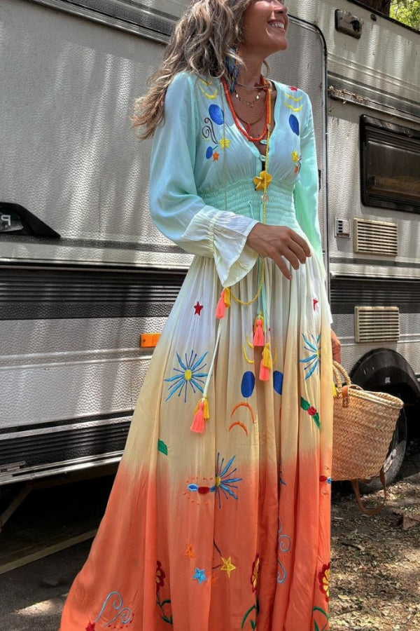 CM | Gigi Maxi Vestido con Flecos y Cintura Elástica con Estampado Degradado y Diseño Único