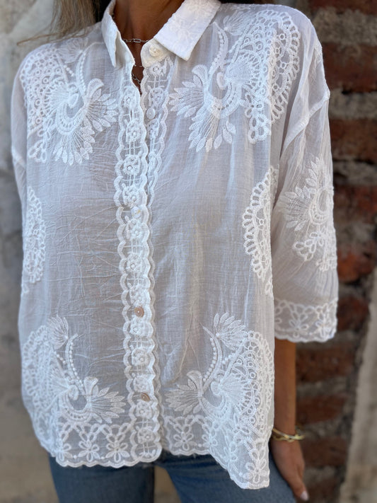 CM | Blusa chic con bordado de encaje