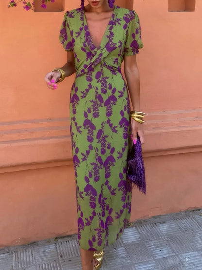 CM | Vestido midi estampado de manga corta y escote pronunciado