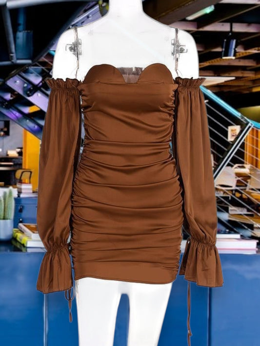 CM | Vestido de mujer sin hombros con detalles de volantes confeccionado en tejido elástico Mini vestido