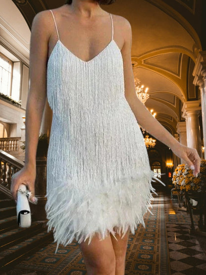 CM | Elegante minivestido de cóctel de plumas sin mangas y corte favorecedor para mujer