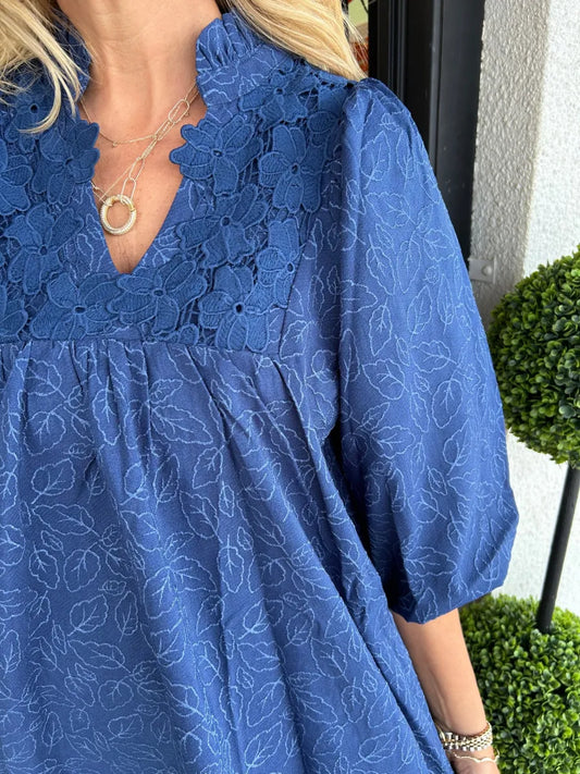 CM | Vestido corto de jacquard con mangas abullonadas