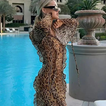 CM | Vestido largo con estampado de leopardo, volantes y abertura alta