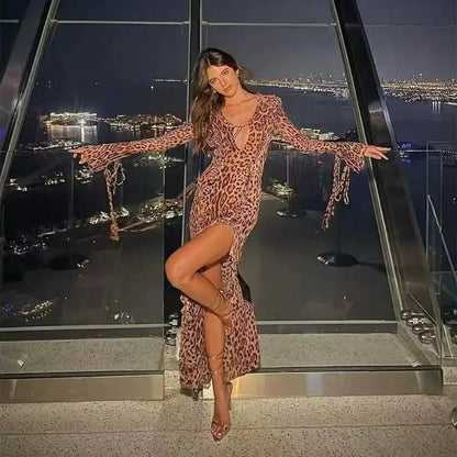 CM | Vestido largo con estampado de leopardo, volantes y abertura alta
