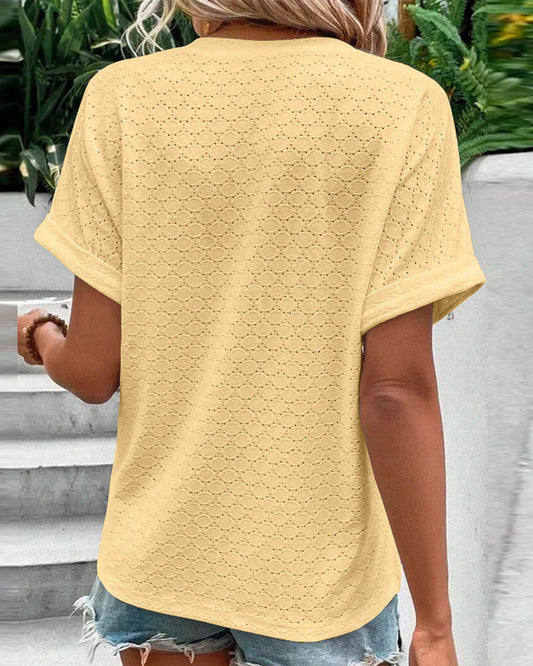 CM | Camisa de manga corta monocolor con escote de muesca y ojales