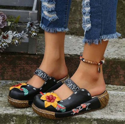 CM | Zapatillas casual con suela gruesa y estampado floral