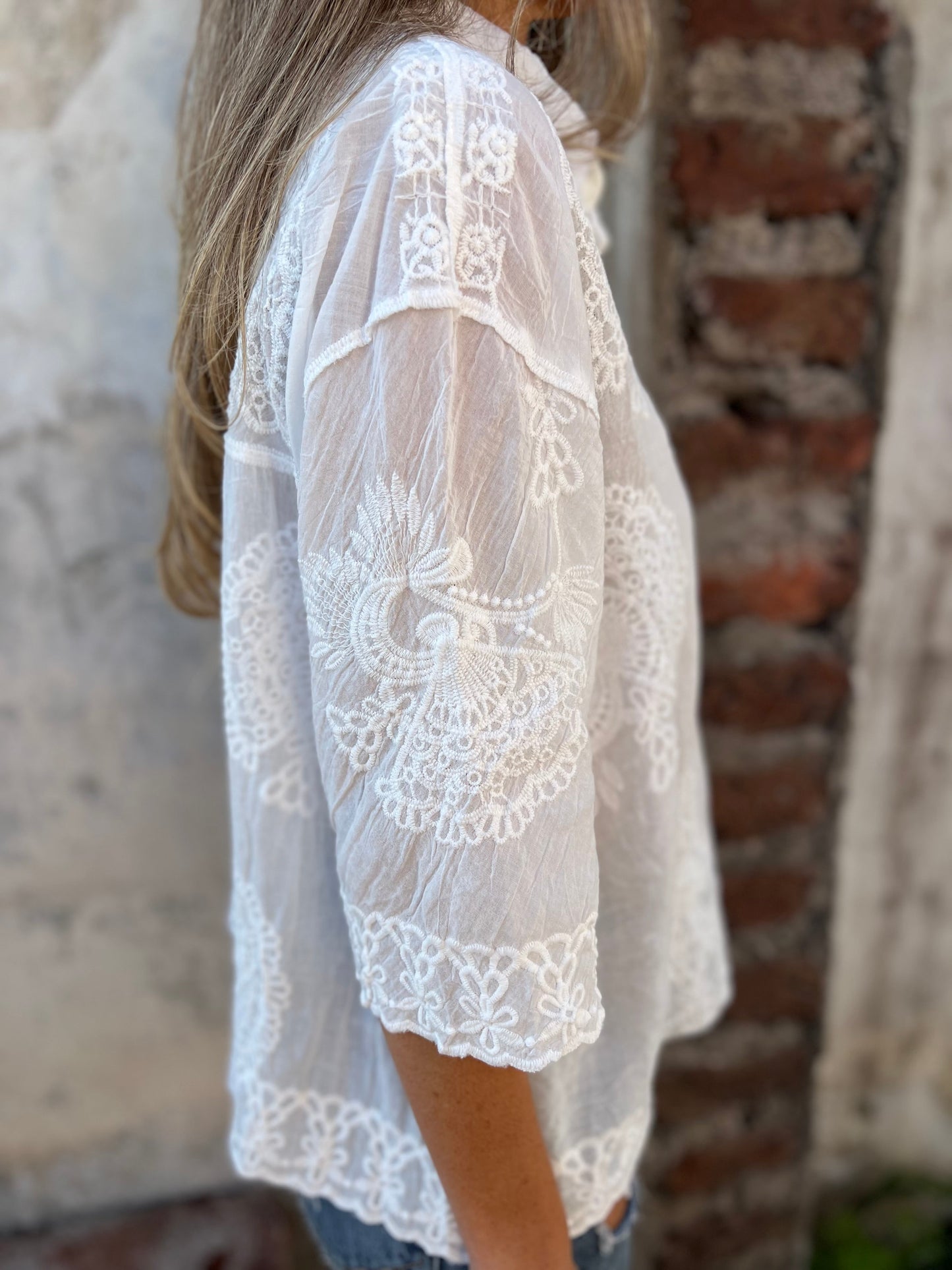 CM | Blusa chic con bordado de encaje