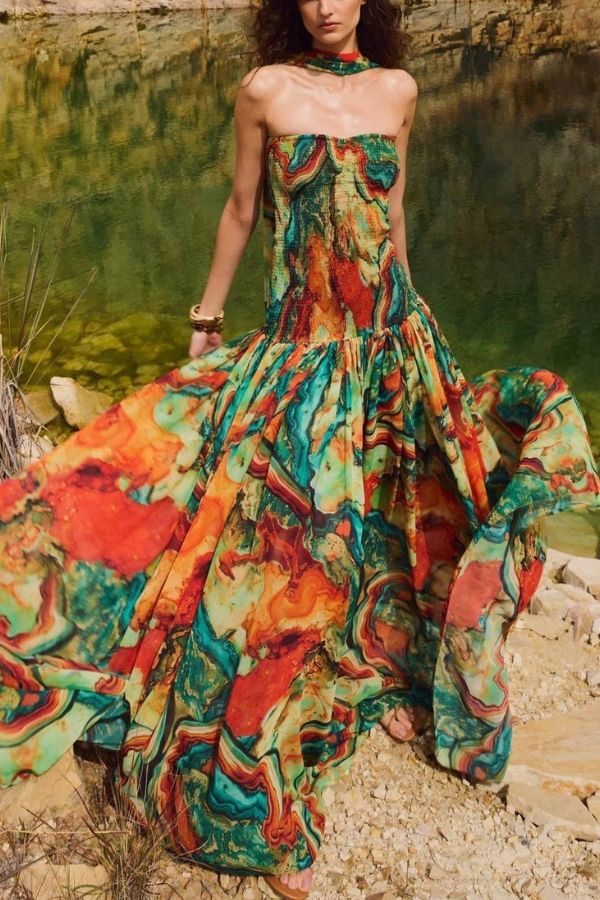 CM | Vacay Vibes Vestido maxi con hombros al descubierto y estampado de lava de colores con pañuelo fruncido