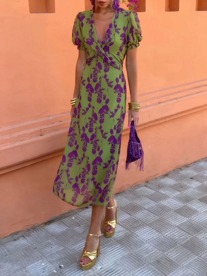 CM | Vestido midi estampado de manga corta y escote pronunciado