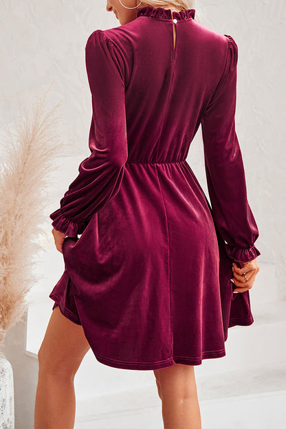 CM | Minivestido de terciopelo de manga larga y cuello alto