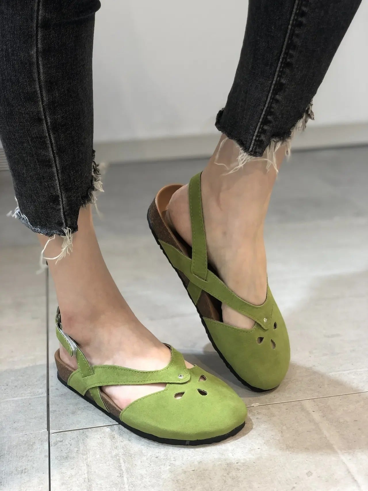 CM | Sandalias con tiras en la espalda